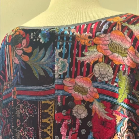 Johnny Was Velvet Floral Tunic featuring a blend of rayon and silk - Picture 5 of 7